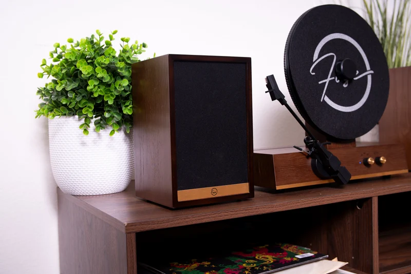 Fuse GLD Speakers – Gold and Black